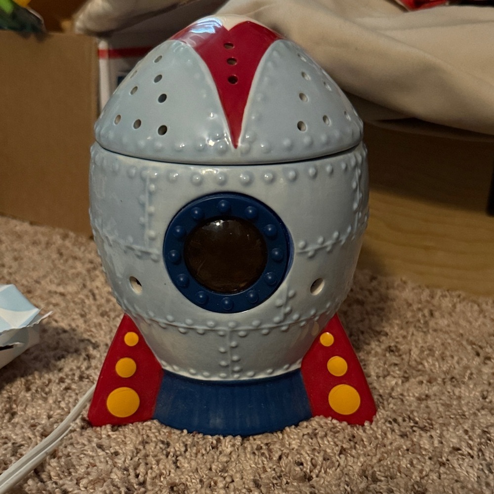 *no box Rocket-Shaped Night Light - wax warmer *missing wax plate